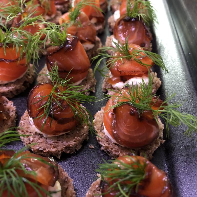 Canapes-catering-corporate-event-cannes