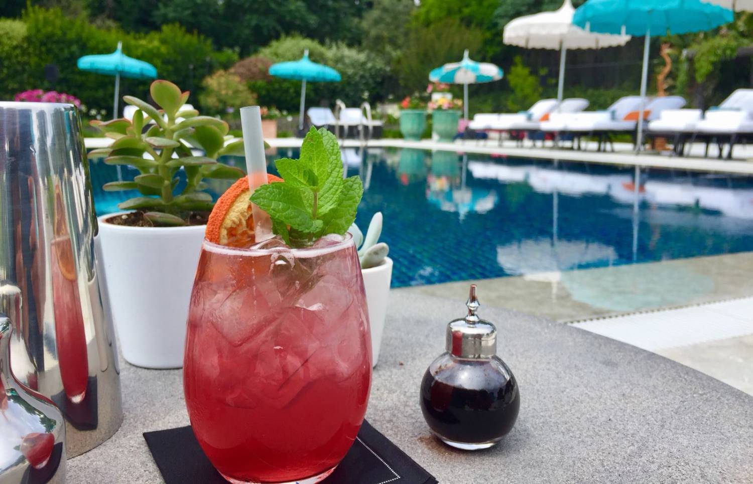 Pool-cocktails-party-caatering-cannes